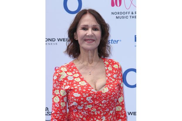 Im britischen Dschungelcamp setzte Arlene Phillips noch einen drauf: Mit 78 Jahren war die Choreografin die weltweit älteste Teilnehmerin, mittlerweile ist sie 80 Jahre alt.