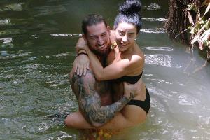 Dschungelcamp: Leyla und Mike kuscheln im Weiher - und Kim flippt aus