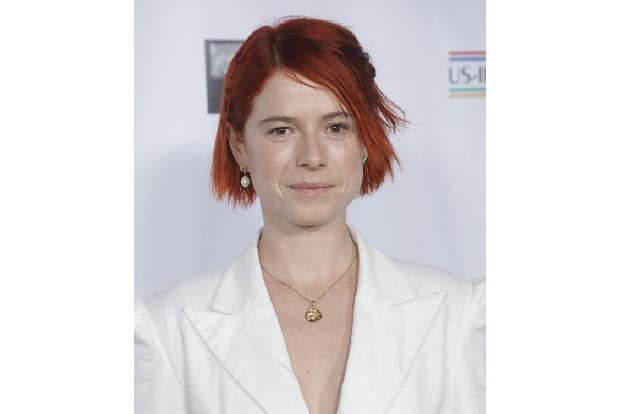 ...Jessie Buckley startete ebenfalls im TV: In der Serie ‘Fargo’ war sie ebenso zu sehen wie in der neuesten BBC-Verfilmung von ‘Krieg und Frieden’, quasi nebenbei ist sie eine gefeierte Theaterschaus ...