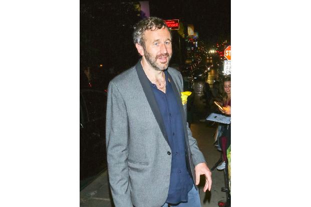 …Chris O‘Dowd, der auf beiden Seiten des Atlantiks schon länger gut in Geschäft ist und mit seiner Rolle als sexy Polizist in ‘Bridesmaids’ mehrere Nominierungen für wichtige Awards erhielt. Aktuell arbeitet er als Drehbuchautor...