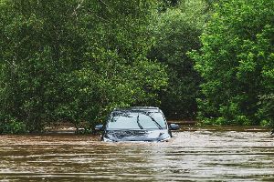 Das sollten Sie tun, wenn Ihr E-Auto von Hochwasser betroffen war