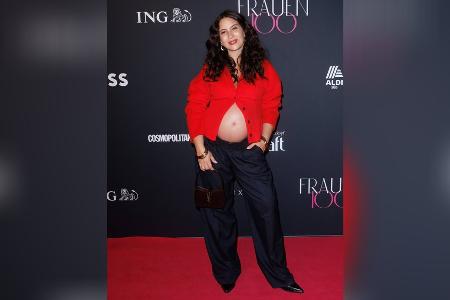 Chryssanthi Kavazi: Mit nacktem Babybauch auf dem roten Teppich Chryssanthi Kavazi: Mit nacktem Babybauch auf dem roten Teppich