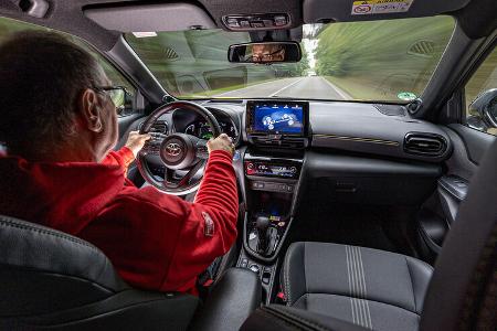 Toyota Yaris Cross, Cockpit + fahrer