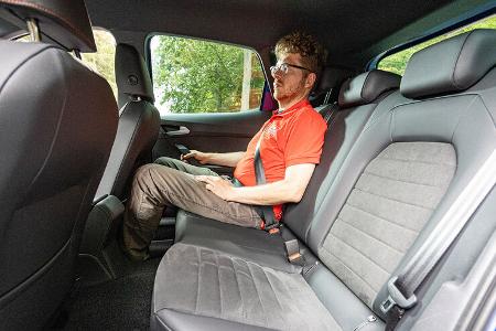 Seat Arona, Fond