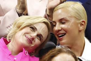 Rebel Wilson singt mit Kylie Minogue "Happy Birthday"
