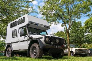 Altes Armeefahrzeug wird zum Camper