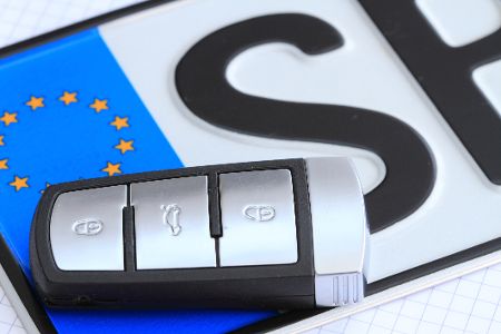 Von Haftung bis Ummeldung – was, wenn das alte Kennzeichen beim Verkauf erst einmal dranbleibt? Von Haftung bis Ummeldung – was, wenn das alte Kennzeichen beim Verkauf erst einmal dranbleibt?