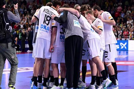 Das große EM-Zeugnis der Handball-Nationalmannschaft - Der Traum vom Titel bei der Heim-EM war für die deutsche Handball-Nationalmannschaft im Halbfinale geplatzt. Dennoch spielte das DHB-Team im Kollektiv ein gutes Turnier, das mit dem vierten Platz belohnt wurde. Hier kommt das große Zeugnis zur Handball-EM: