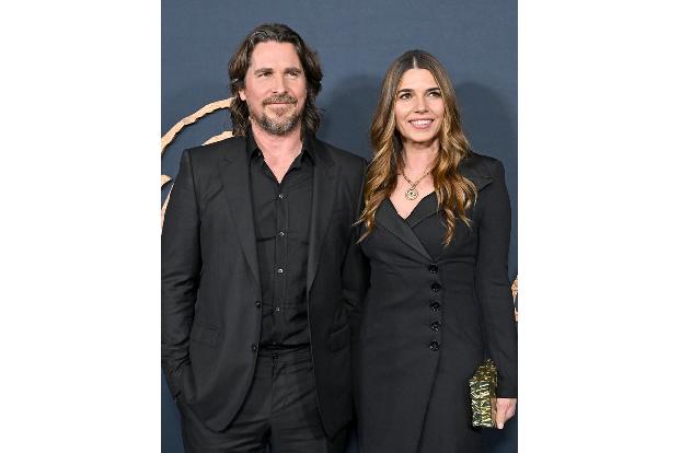 Wenige Stars in Hollywood haben so oft zu- und wieder abgenommen wie Christian Bale (hier mit seiner Frau, Stuntfrau Sibi Blažić). Der Schauspieler, der am 30. Januar 1974 in Haverfordwest in Wales au ... Wenige Stars in Hollywood haben so oft zu- und wieder abgenommen wie Christian Bale (hier mit seiner Frau, Stuntfrau Sibi Blažić). Der Schauspieler, der am 30. Januar 1974 in Haverfordwest in Wales au ...
