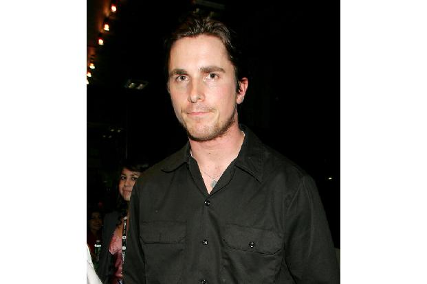 ...ist bekannt dafür, dass er sich wie kaum ein zweiter körperlich für seine Rollen schindet. 2004 nahm Christian Bale für 'Der Maschinist' rund 30 Kilo ab und wog…