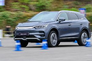 Aufgefrischter E-SUV debütiert in Genf