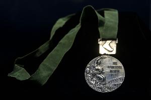 Rund 400.000 Euro: Beamons Olympia-Gold versteigert