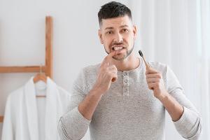 Mangelnde Mundhygiene: Die häufigsten Ursachen für Zahnfleischbluten