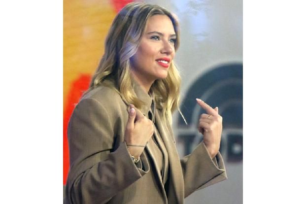 Scarlett Johansson wurde indes ähnlich angegriffen wie Taylor Swift: Auch von der Schauspielerin machten Porno-Deepfakes die Runde. Der Marvel-Star sprach anschließend von der Hilflosigkeit, die er em ...