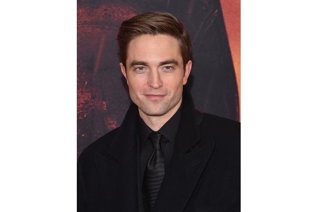 Robert Pattinson wurde ein gleich ganzer TikTok-Account gewidmet, welcher ausschließlich aus Deepfake-Videos bestand. Wieder wurde die Sorge um das Verschmelzen von Realität und Fakes geäußert, ein Problem…