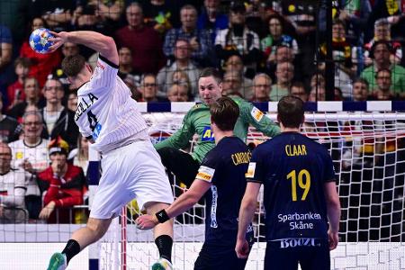 Noten und Einzelkritik zu Deutschland vs. Schweden - Die deutsche Handball-Nationalmannschaft hat die erhoffte EM-Medaille im kleinen Finale verpasst. Gegen Schweden unterlag die Mannschaft von Alfred Gislason mit 31:34. Insbesondere die Abwehr- und Torhüterleistung verhinderte einen Sieg. Alle DHB-Stars in der Einzelkritik: Noten und Einzelkritik zu Deutschland vs. Schweden - Die deutsche Handball-Nationalmannschaft hat die erhoffte EM-Medaille im kleinen Finale verpasst. Gegen Schweden unterlag die Mannschaft von Alfred Gislason mit 31:34. Insbesondere die Abwehr- und Torhüterleistung verhinderte einen Sieg. Alle DHB-Stars in der Einzelkritik: