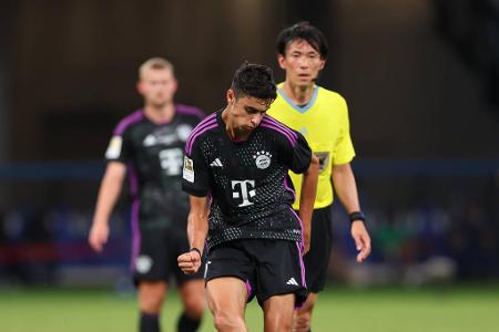 MITTELFELD: Aleksandar Pavlovic - Note: 1,5 - Hielt den Kollegen mit seiner mannschaftsdienlichen Spielweise im Zentrum den Rücken frei. Forderte zudem viele Bälle und schaltete in clever gewählten Momenten vorne ein. Besorgte den wichtigen Ausgleich kurz vor der Pause (44.). Dazu ungemein sicher im Passspiel - eine gute Leistung!
