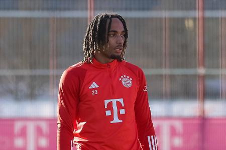 Sacha Boey (ab 61.) - Note: 3,5 - Feierte Mitte der zweiten Halbzeit sein Debüt im Trikot des FC Bayern und bot einen soliden Einstand an. Bestand die defensiven Prüfungen in der Schlussphase allesamt souverän. Ging mit Ball derweil nicht allzu großes Risiko.