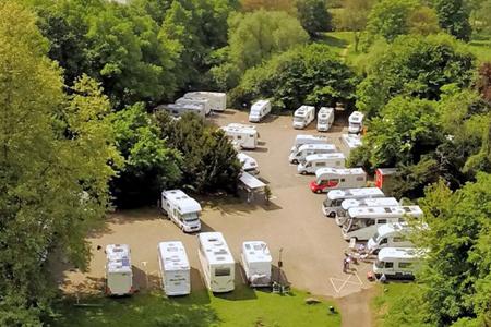 Stellplatz, Wohnbmobile, Caravans, Bäume, Köln