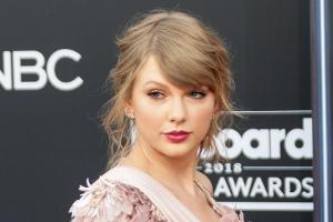 Taylor Swift droht Studenten, der ihre Flüge verfolgt, Klage an