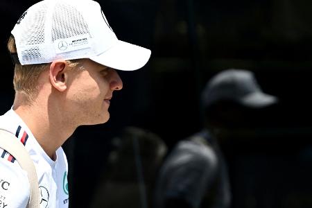 Schumacher traut sich Mercedes-Cockpit zu: Schumacher traut sich Mercedes-Cockpit zu: