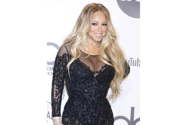 Als Mariah 2005 vor dem (natürlich!) 5-Sterne-Hotel Baglioni in London ankam, wartete sie angeblich so lange in der Limousine, bis ihr ein roter Teppich ausgelegt wurde. Weiße Kerzen mussten es obendrein sein.