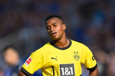 Youssoufa Moukoko (bis 75.) - Note: 4,5 - Agierte quirlig am Ball, wenn er sich ins Mittelfeld fallen ließ. Beim Abseitstor von Malen mit einer tollen Idee. Ansonsten fehlte ihm häufig der Blick für die Mitspieler.