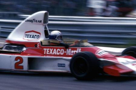 McLaren Ford - 1975 - McLaren gefällt das Design des 74er Ferraris so gut, dass sie es ein Jahr später direkt kopieren.