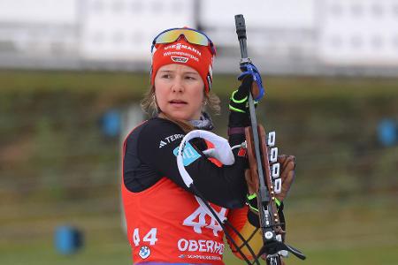 Sophia Schneider - Läuferisch kann es Schneider in diesem Winter mit der Top 10 aufnehmen, am Schießstand ist allerdings viel zu viel Sand im Getriebe. In keinem einzigen Rennen brachte sie bisher die Null ins Ziel. Von allen Athletinnen, die in dieser Saison mindestens sechs Einzelrennen bestritten, liegt sie mit einer Trefferquote von 85 Prozent nur auf Platz 46 des Rankings - das ist zu wenig für eine große WM-Überraschung.