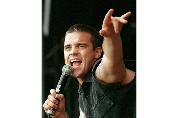Doch Robbie meldete sich zurück: 1997 erschien sein Debüt-Album 'Life Thru A Lens' mit dem Superhit 'Angels' — noch heute wird die Hymne in jeder Karaoke-Bar mit viel Begeisterung gegrölt. Das Album k ...
