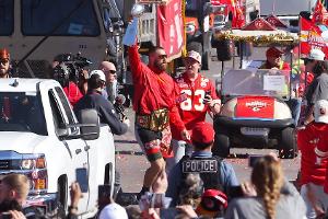 Travis Kelce "untröstlich" nach Schießerei bei Chiefs-Siegesparade