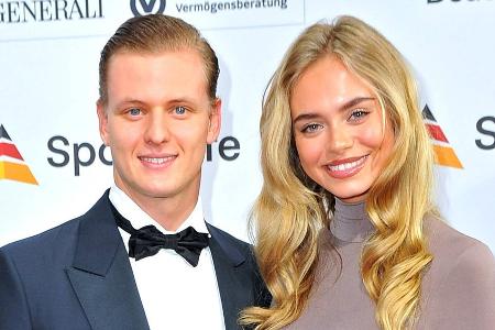 Mick Schumacher: Erster öffentlicher Auftritt mit seiner Freundin Mick Schumacher: Erster öffentlicher Auftritt mit seiner Freundin