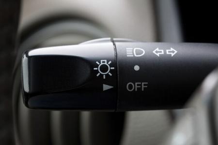Viele Autofahrer unterlassen das Blinken häufig - zum Ärger anderer Verkehrsteilnehmer.
