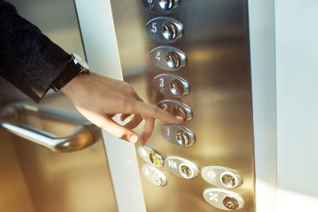 Tastenfeld im Aufzug