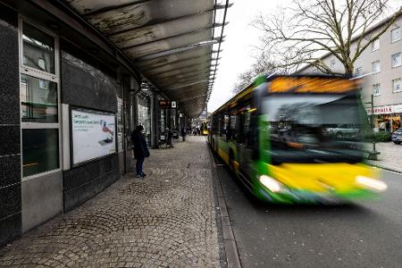 Die Jugendlichen waren laut Polizei am 10. Februar in Oberhausen zunächst in einem Bus aneinandergeraten - dann eskalierte der Streit (Symbolbild).