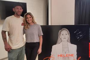 Helene Fischer versteigert signiertes Porträt für den guten Zweck