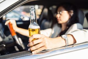 So beeinträchtigen verschiedene Promillewerte den Autofahrer körperlich