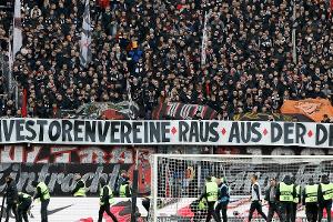 Gegen Wolfsburg: Eintracht-Fans sorgen für Unterbrechung