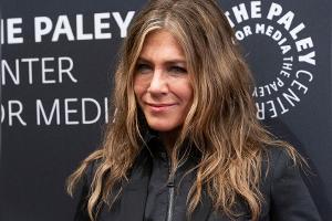 Ehrliches Video: Jennifer Aniston scheitert an Liegestützen
