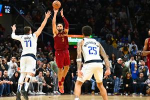 NBA: Strus trifft historischen Zirkuswurf zum Sieg