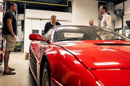 Niels van Roij Ferrari Testarossa Targa Umbau Restomod