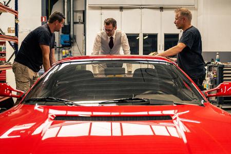 Niels van Roij Ferrari Testarossa Targa Umbau Restomod