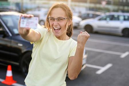 Führerschein, junge Frau