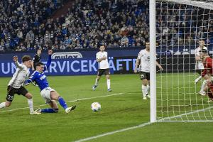 Schalke mit Befreiungsschlag gegen Spitzenreiter St. Pauli