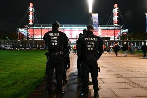 Ausschreitungen nach Derby in Köln - Ordner schwer verletzt