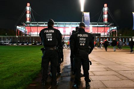 Ausschreitungen nach Derby in Köln - Ordner schwer verletzt