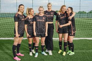 Premiere: Eigens designtes Trikot für Frauen-Team der Bayern