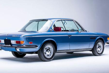 BMW 3.0 CS (1972) Seitenansicht Heck Studio