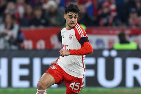 MITTELFELD: Aleksandar Pavlovic - Note: 2,0 - Erlaubte sich anfangs einige nervöse Momente, drehte dann aber mächtig auf. Spielte vereinzelt herausragende Pässe hinter die Kette und dachte insgesamt sehr vertikal. Gegen den Ball punktuell etwas undiszipliniert. Trotzdem ein großes Spiel des Youngster.
