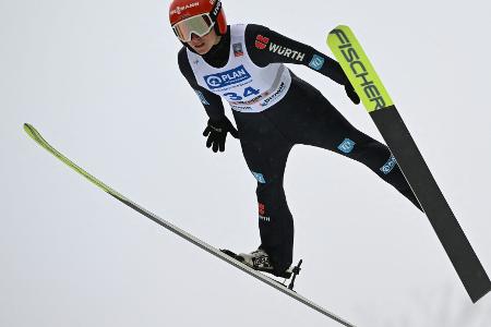 Skisprung-Weltmeisterin Schmid erwägt Karriereende Skisprung-Weltmeisterin Schmid erwägt Karriereende